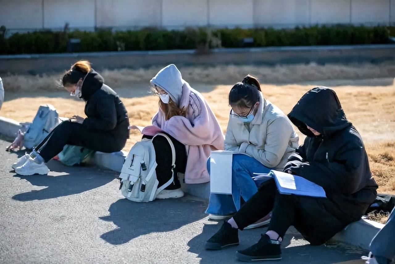 原創“考研熱”顯著退潮，2026考研報名343萬人，考研人數被考公反超
