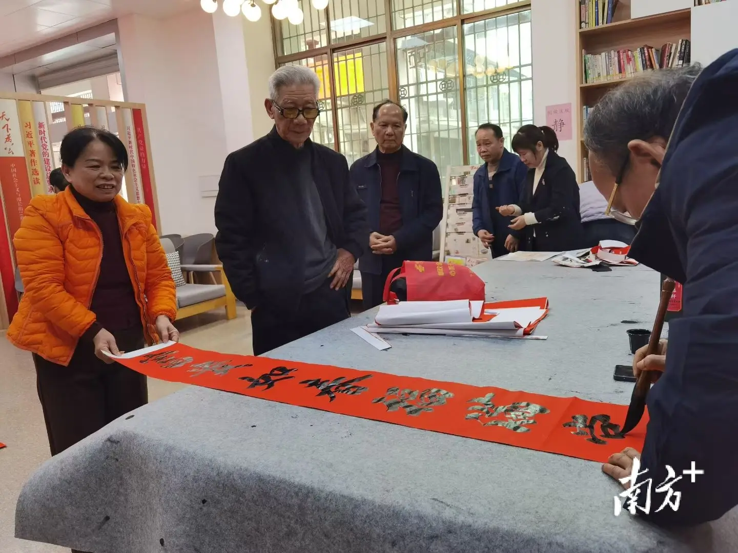 五載墨香傳情！平遠老幹部大學書法班志願服務隊為群眾送上1370餘副春聯