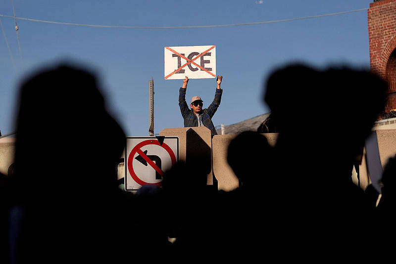 抗議暴力移民執法，全美至少300城參加