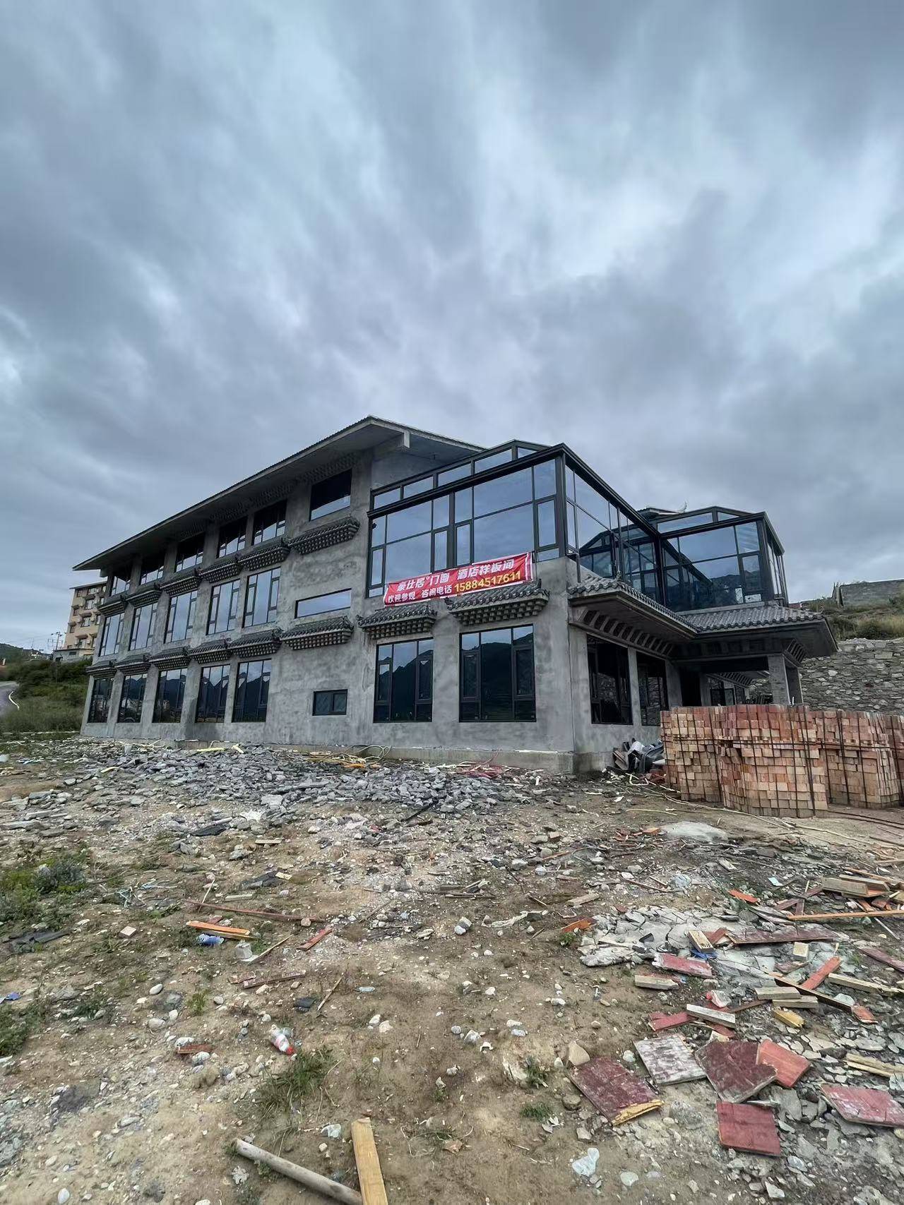 2026年評價高的門窗公司推薦：窄邊門窗、老房門窗、鋁合金門窗、高階門窗、Low-E 玻璃門窗、中空玻璃門窗、定製門窗選擇指南