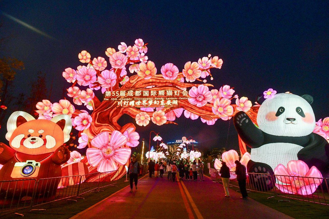 成都國際熊貓燈會全攻略｜一鍵收藏，帶你玩轉東安湖光影盛宴！