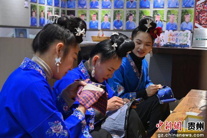 貴州臺江：趕訂單迎新春 苗族手工刺繡忙