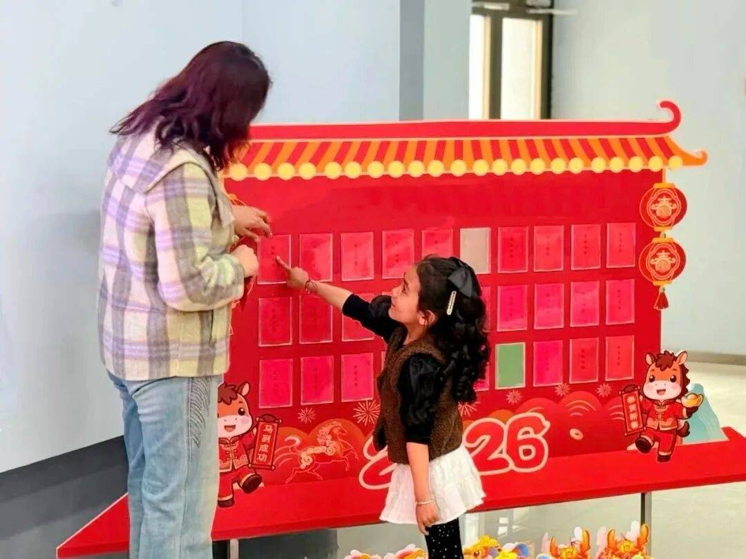 元宵遇書香！英吉沙圖書館裡過元宵 書香燈影共繪文化年