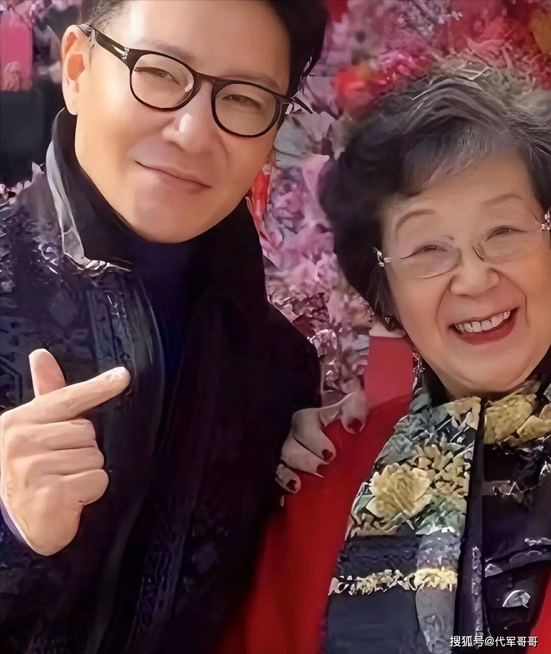 原創49歲李宗翰近況曝光！堅持不婚不育，如今與母親相依為命到處旅遊