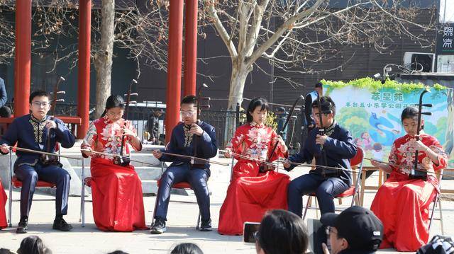 春分日，這所小學辦了一場詩歌音樂會