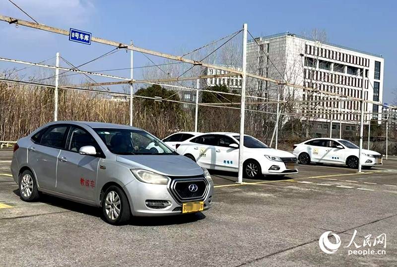 人民直擊｜誰在製造駕校“退費難”