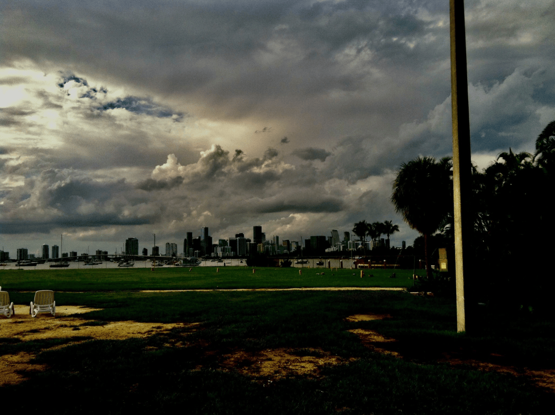 「電子垃圾」iPhone 4，成了打臉 AI 審美的迴旋鏢