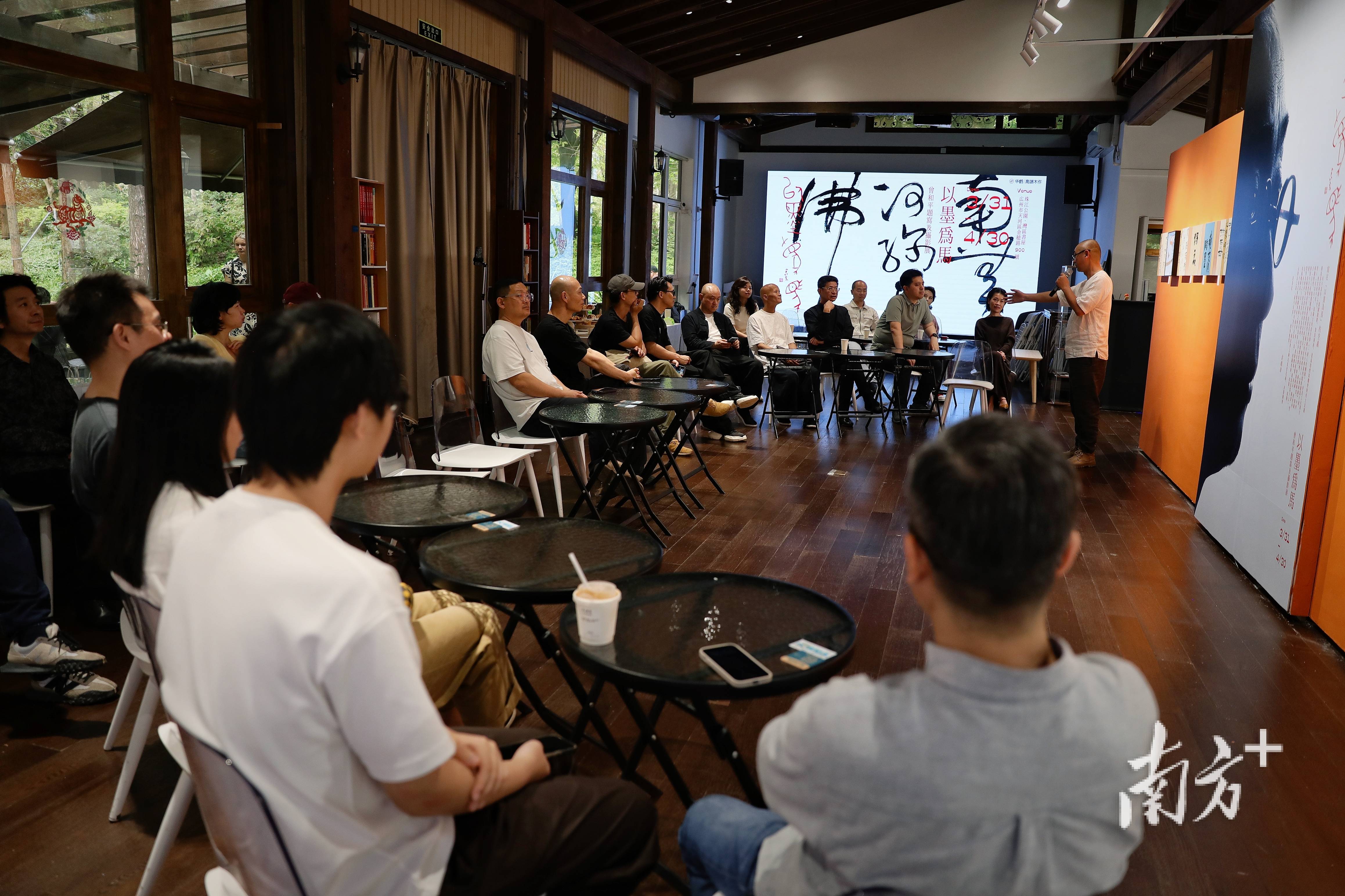 “以墨為馬——曾和平題寫書法及攝影展”開幕