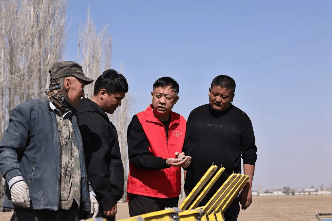 博州142萬畝棉花春播正酣 科技服務助力豐收