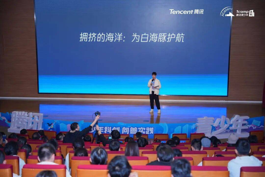 “17歲工齡5年”，提前工作的“超級中學生”都快把985研究生卷懵了