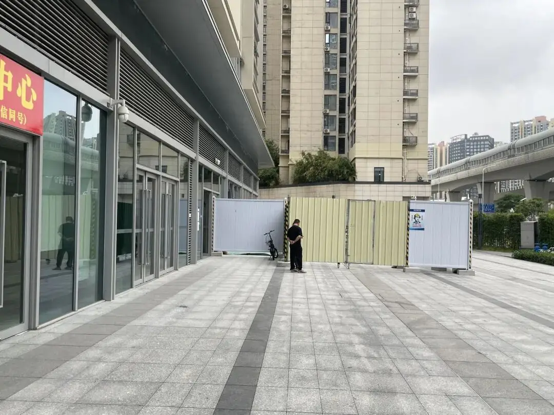 龍華一小區底商裝修改造引質疑，各方回應→