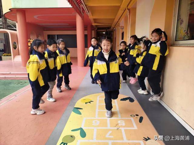 課間15分鐘，這所小學裡的學生在玩些啥？