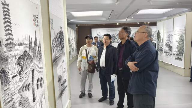 原創鄂州人自己的山水盛宴！這位本土畫家130幅焦墨畫驚豔亮相圖書館