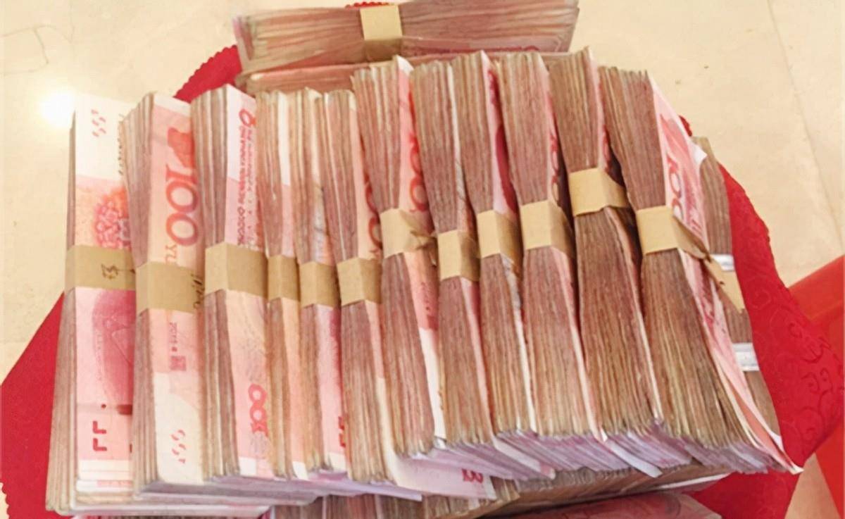 原創2017年，安徽一女會計貪汙1158萬，給男主播刷百萬鑽石