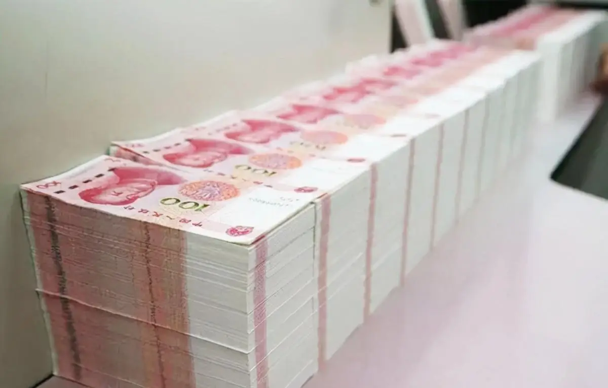 原創2017年，安徽一女會計貪汙1158萬，給男主播刷百萬鑽石