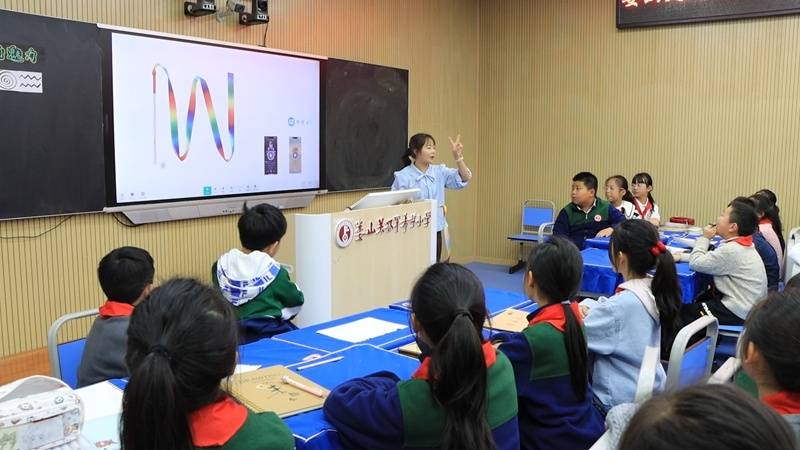 擁抱AI！桐梓婁山關將軍希望小學“數字化”教學提質增效