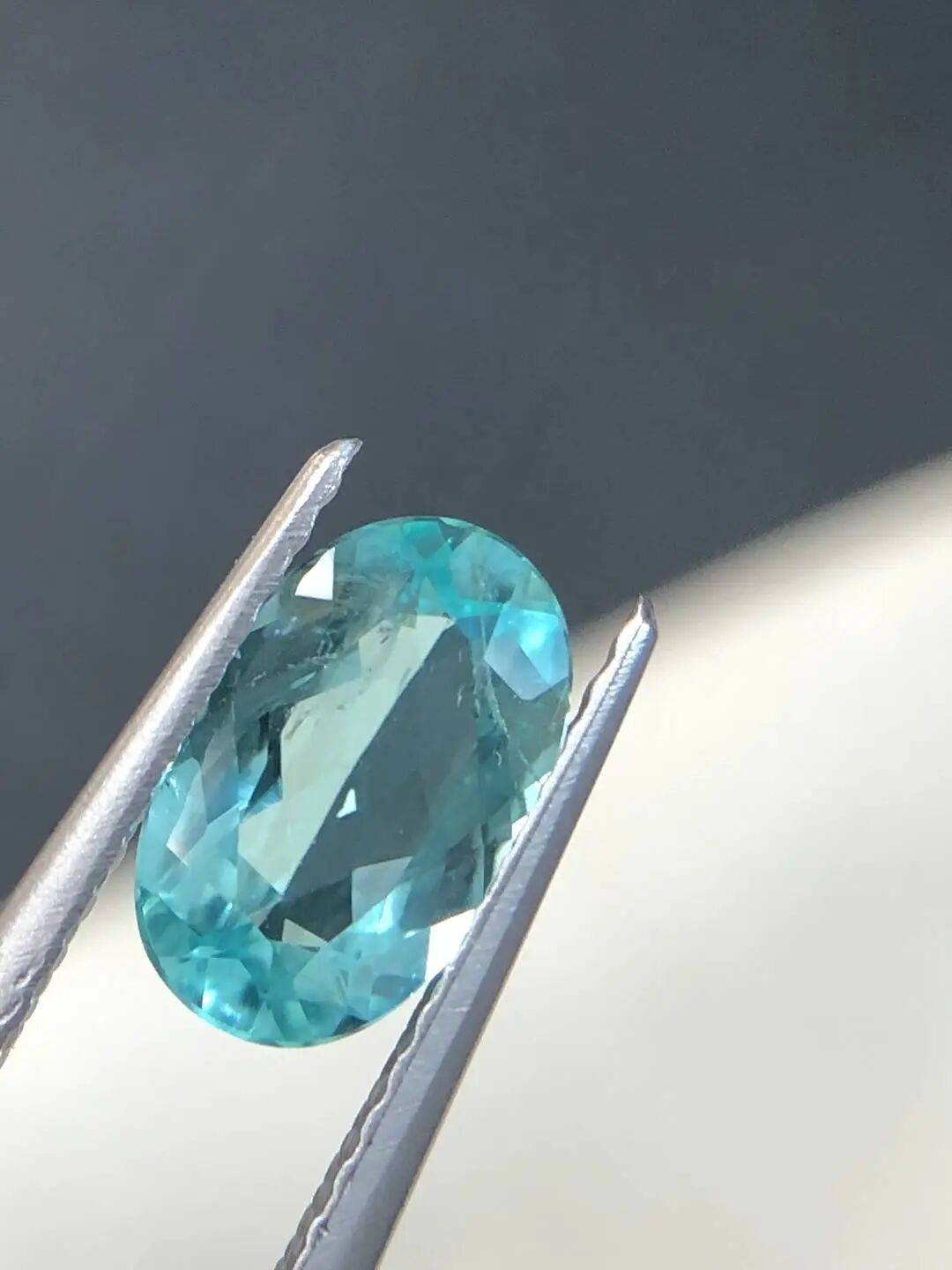 快遞員失手摔壞價值2.4萬元藍寶石！快遞公司：全額賠付，已打款