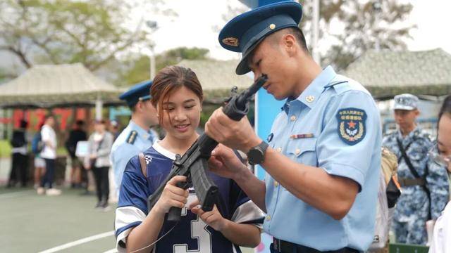 駐香港部隊組織香港青少年愛國主義和國防教育軍事體驗營活動