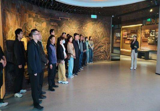 泰山區自然資源局組織參觀泰山區“三種精神”教育基地