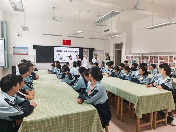 陽信縣中醫醫院走進縣實驗中學開展脊柱側彎篩查活動