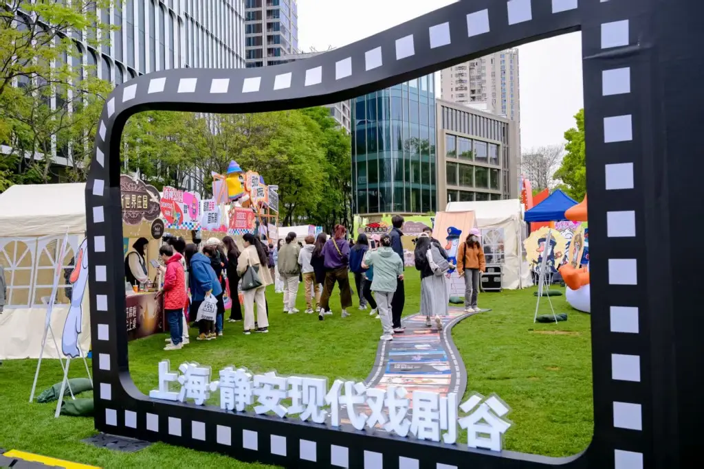 戲劇“湧入”上海，在劇場也在街頭