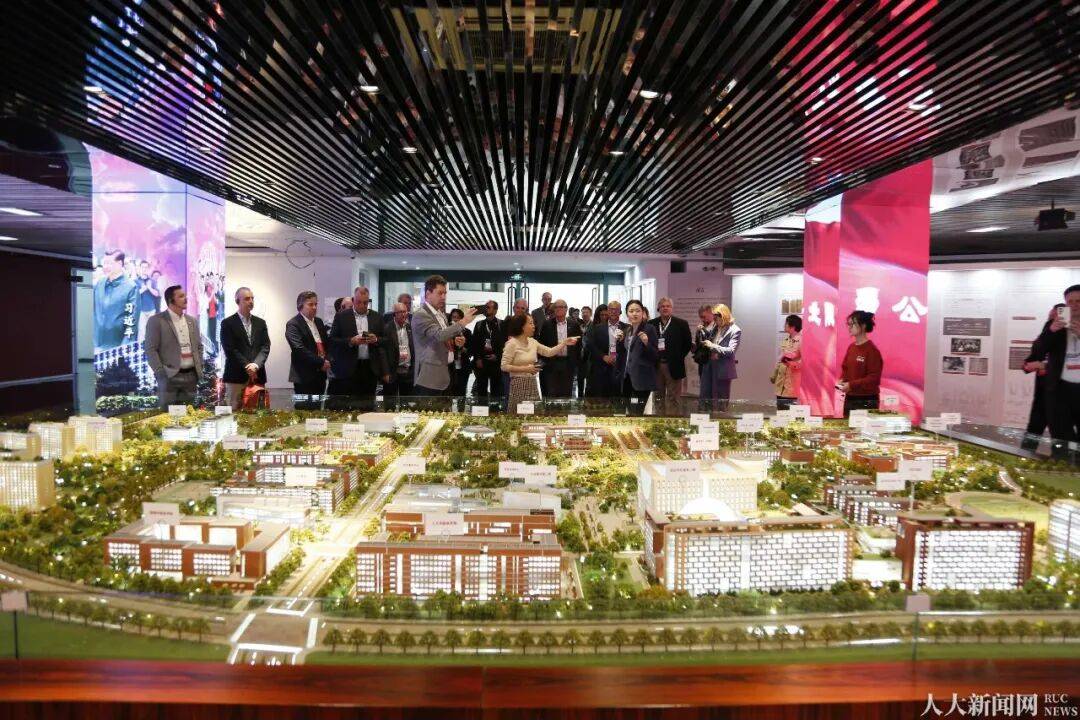 巴西28所大學校長來訪人大