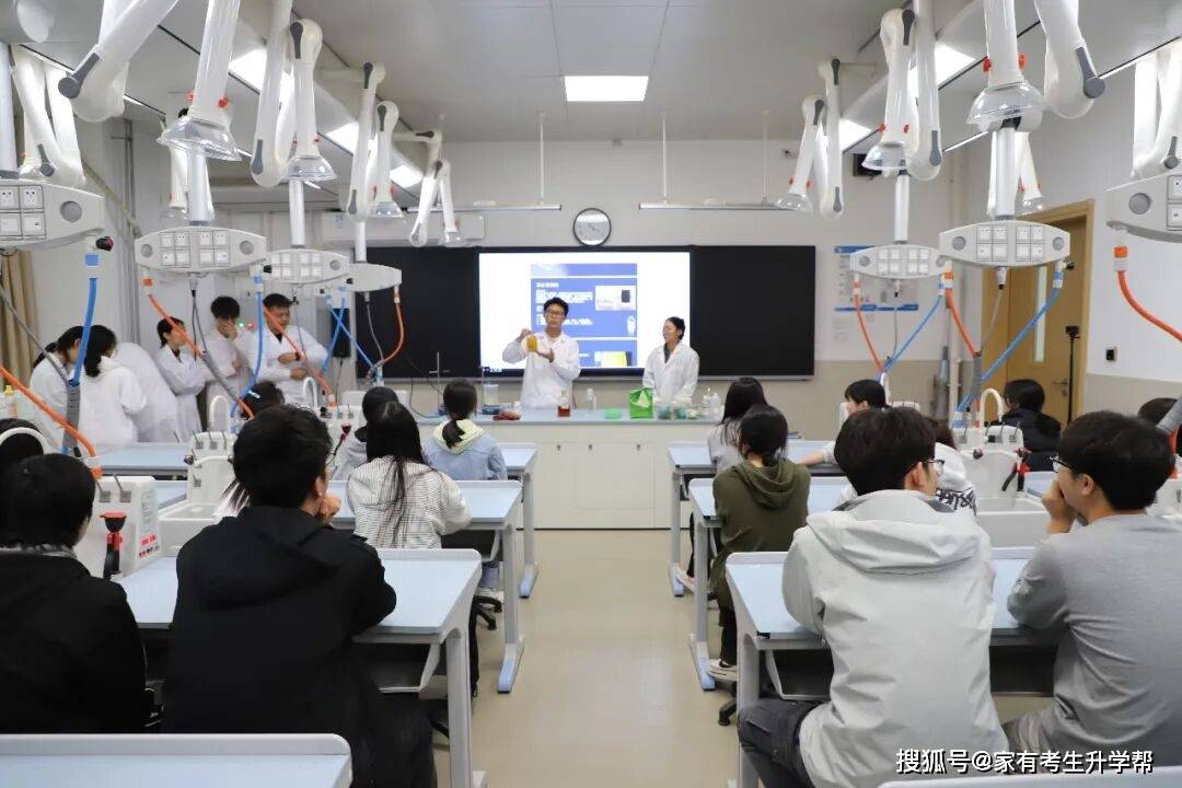 看見科學、化啟未來，鄭州大學化學學院走進鄭州中學開展科普實踐活動紀實