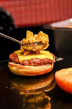 深圳首屆吃堡漢堡節啟幕 以美食IP啟用五一消費新活力