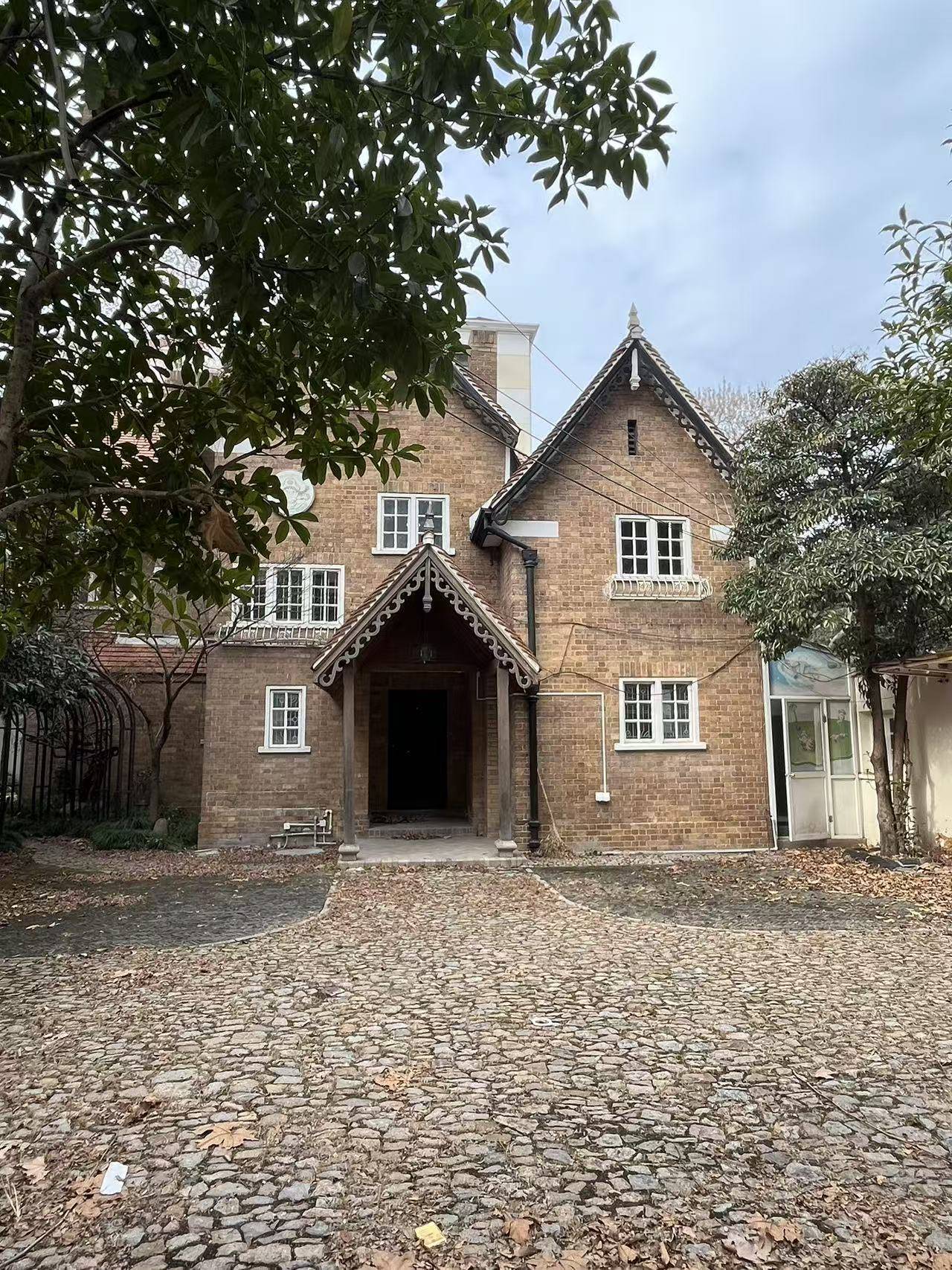 上海長壽新村的發展史 棚戶 安置 道路 地鐵和房產中介