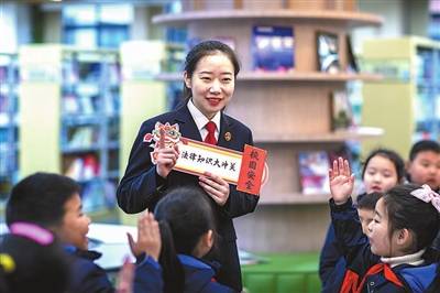 以法治推進教育科技人才一體化建設