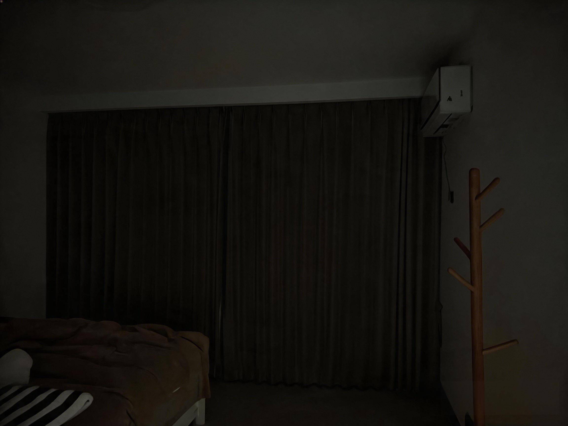 裝修遮光實測：普通窗簾加窗簾盒並非萬能，中波簾輕鬆解決頂部漏光