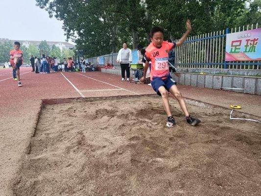淄博市博山區四十畝地小學舉行春季田徑運動會