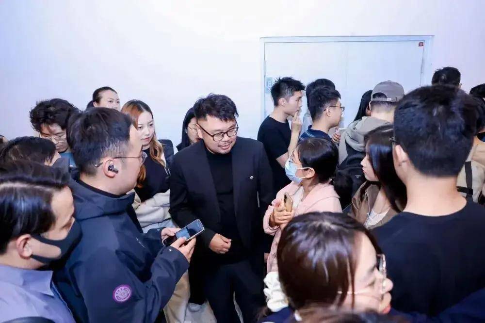 500人擠爆會場：強腦科技清華招聘