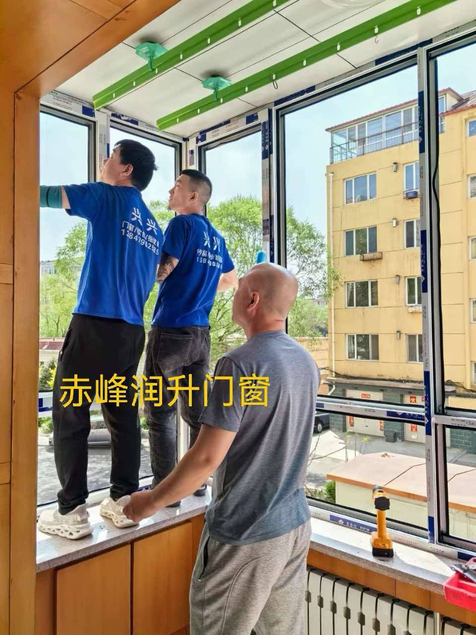 斷橋鋁門窗與塑鋼門窗的區別：從工藝與效能維度對比