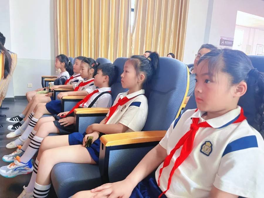 合肥市雙崗小學少先隊員走進渡江戰役總前委舊址