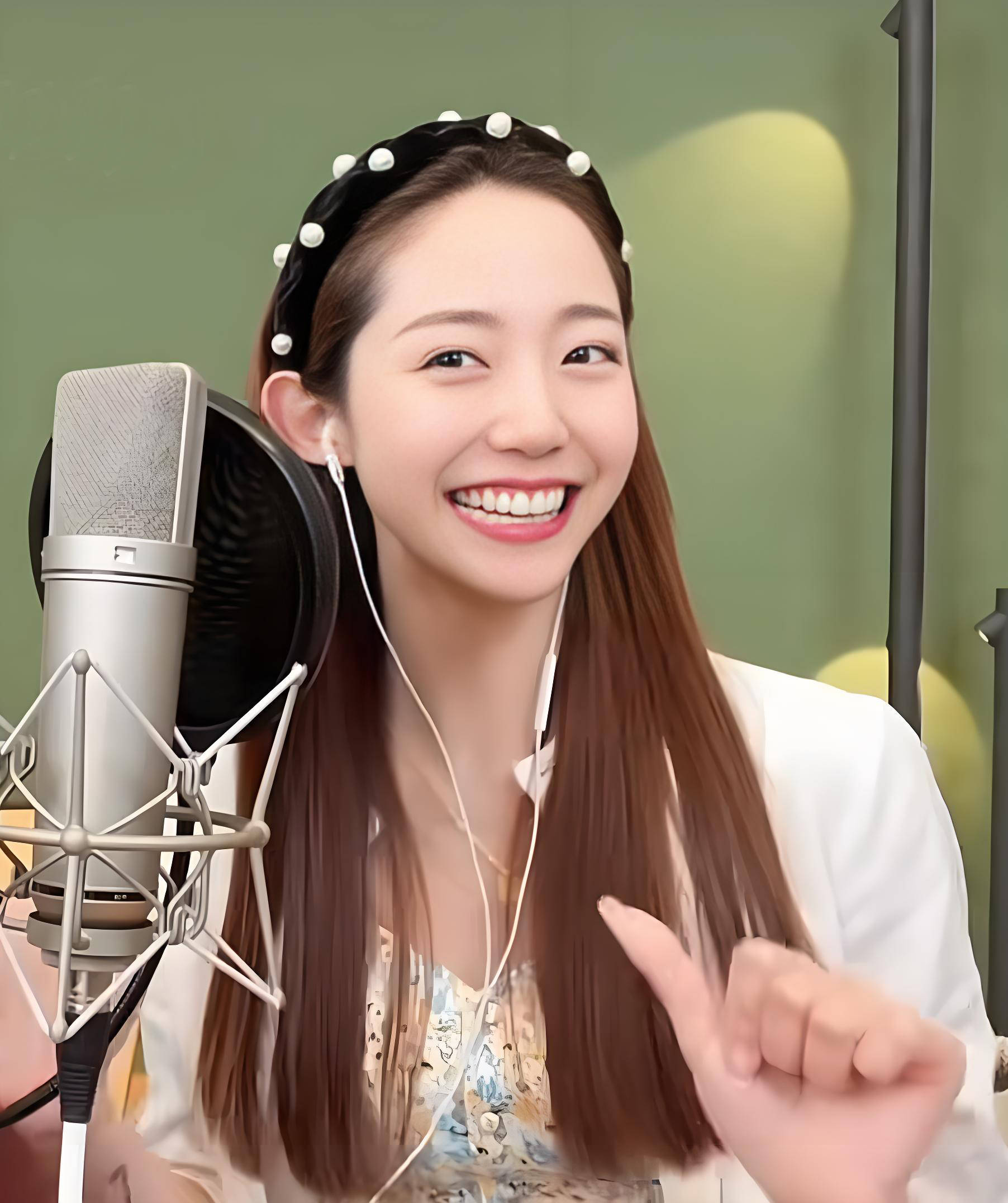 原創她是美女演員，是作曲家三寶的再婚妻子，結婚9年還在北京租房住