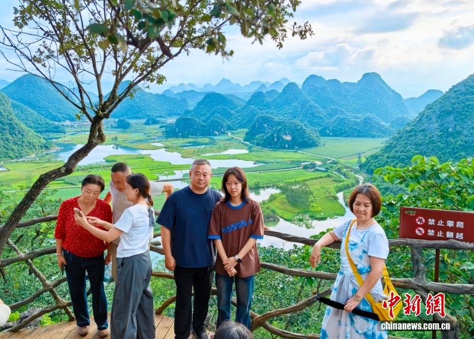雲南普者黑：喀斯特山水迎來暑期旅遊熱