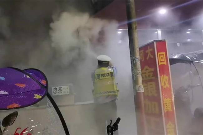 深夜巡邏遇火情快速處置護民安