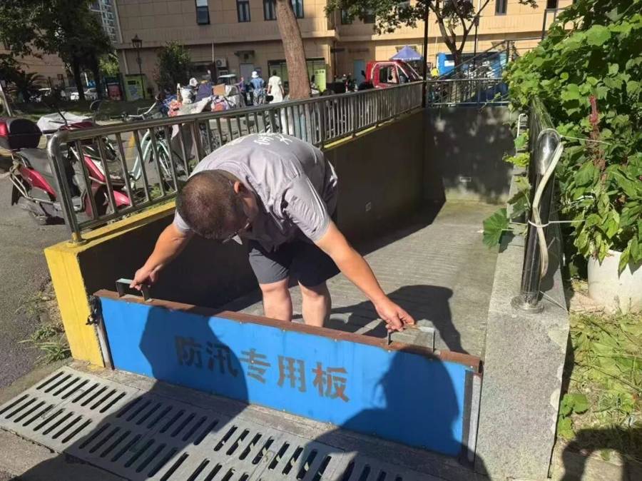快遞、外賣小哥多了個新身份！颱風“白海豚”下的“移動安全員”上線