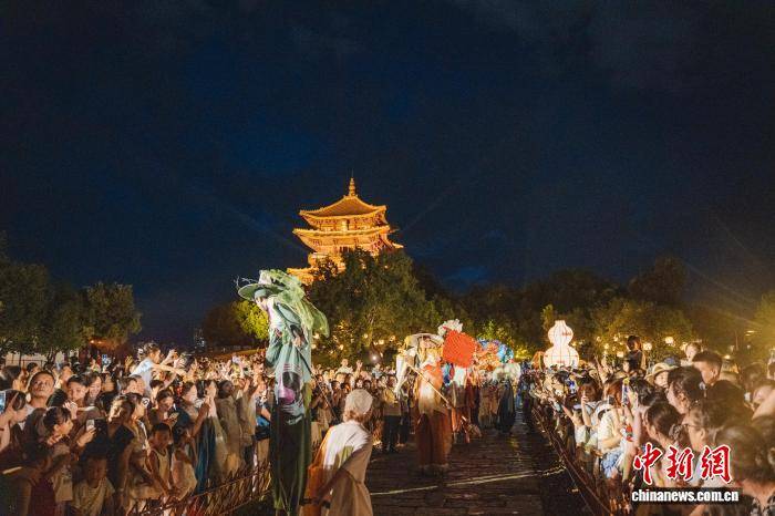 “千年瓷都”景德鎮旅遊熱度攀升 中外遊客探索多元體驗