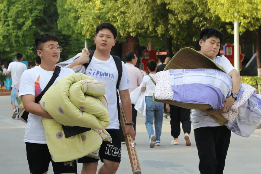 原創準大學生上大學，要不要帶被子？過來人聊聊