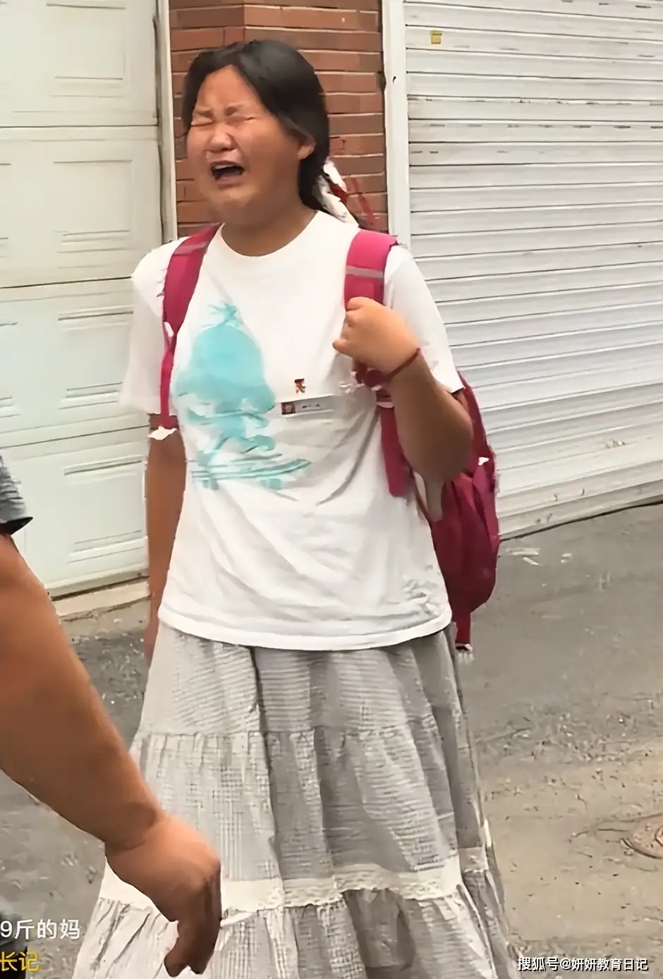 原創“親媽不會這麼說女兒”，160斤小學女生照片火了，家長刻薄而不自知