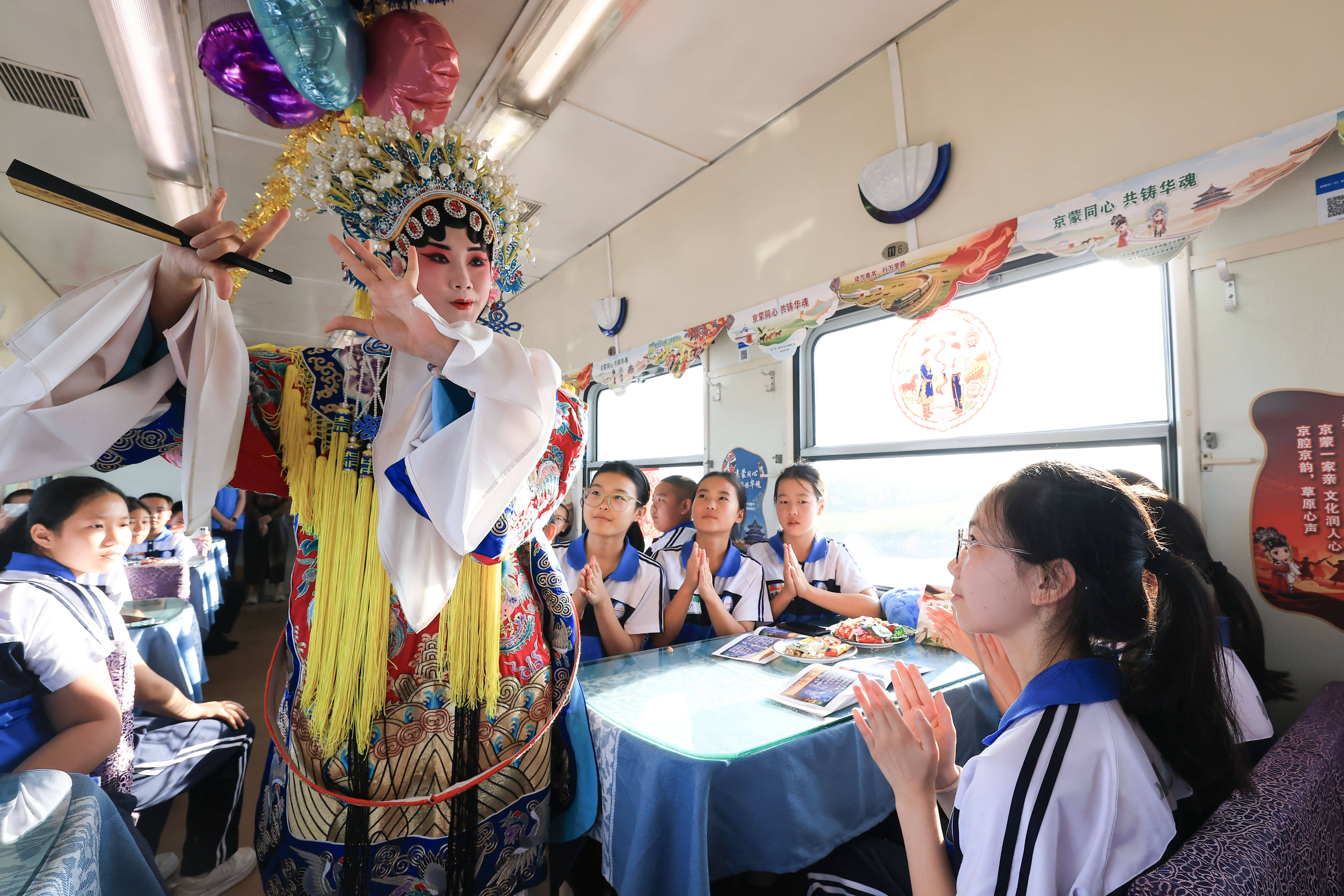 哈鐵開行今年首趟黑龍江至北京研學旅遊專列#
