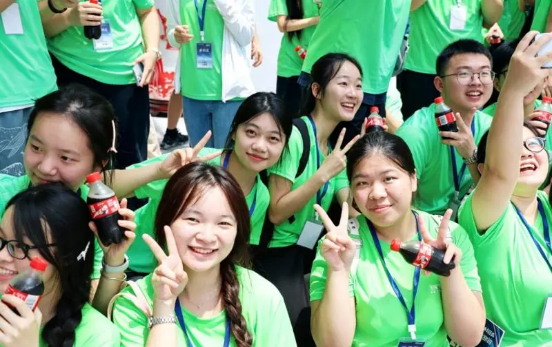 近200名大學生走進中糧可口可樂華中公司研學交流
