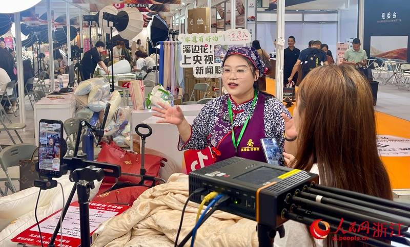 双展区联动第十八届柯桥窗帘展开幕