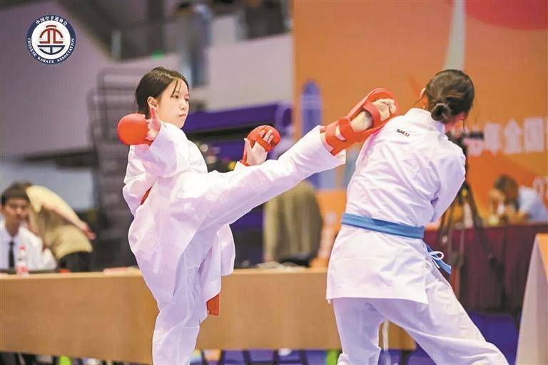 龙华中学跆拳道、空手道队双线出击全国赛场