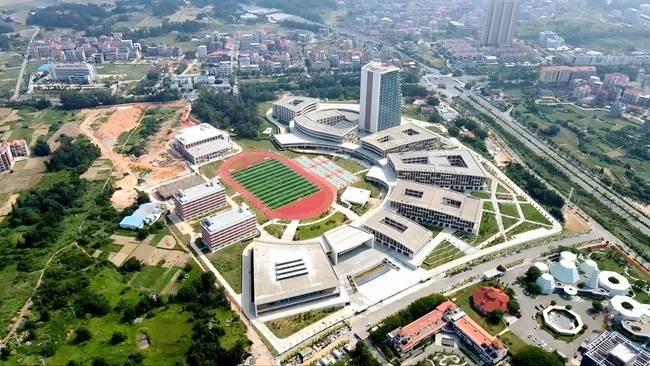 莆田媽祖健康城醫療教育基地完工交付域內閩鴻高階中學今秋迎新