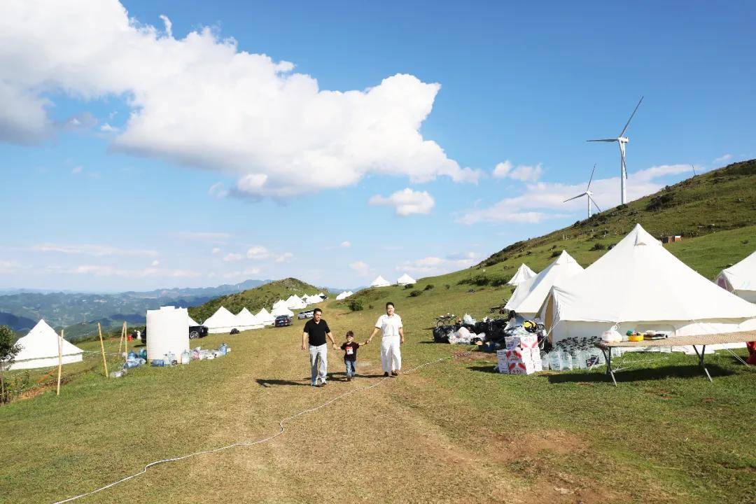 威寧百草坪旅遊持續火熱