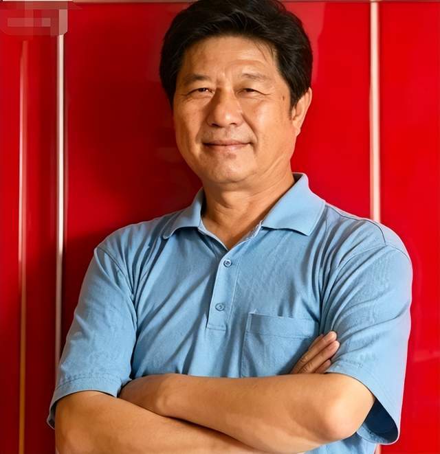 原創擠掉陳泰銘成首富！他小學沒畢業，憑“兩根鐵條”身價超越郭臺銘