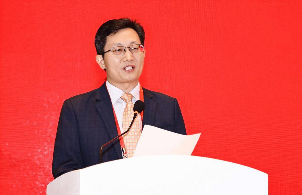 張慶亮，已任安徽大學黨委書記；曾長期在安徽財經大學工作，曾任安徽師範大學校長、蕪湖市委副書記、安徽農業大學黨委書記等職務